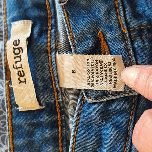 Refuge Distressed Denim Skinny Jeans - Picture 3 of 3